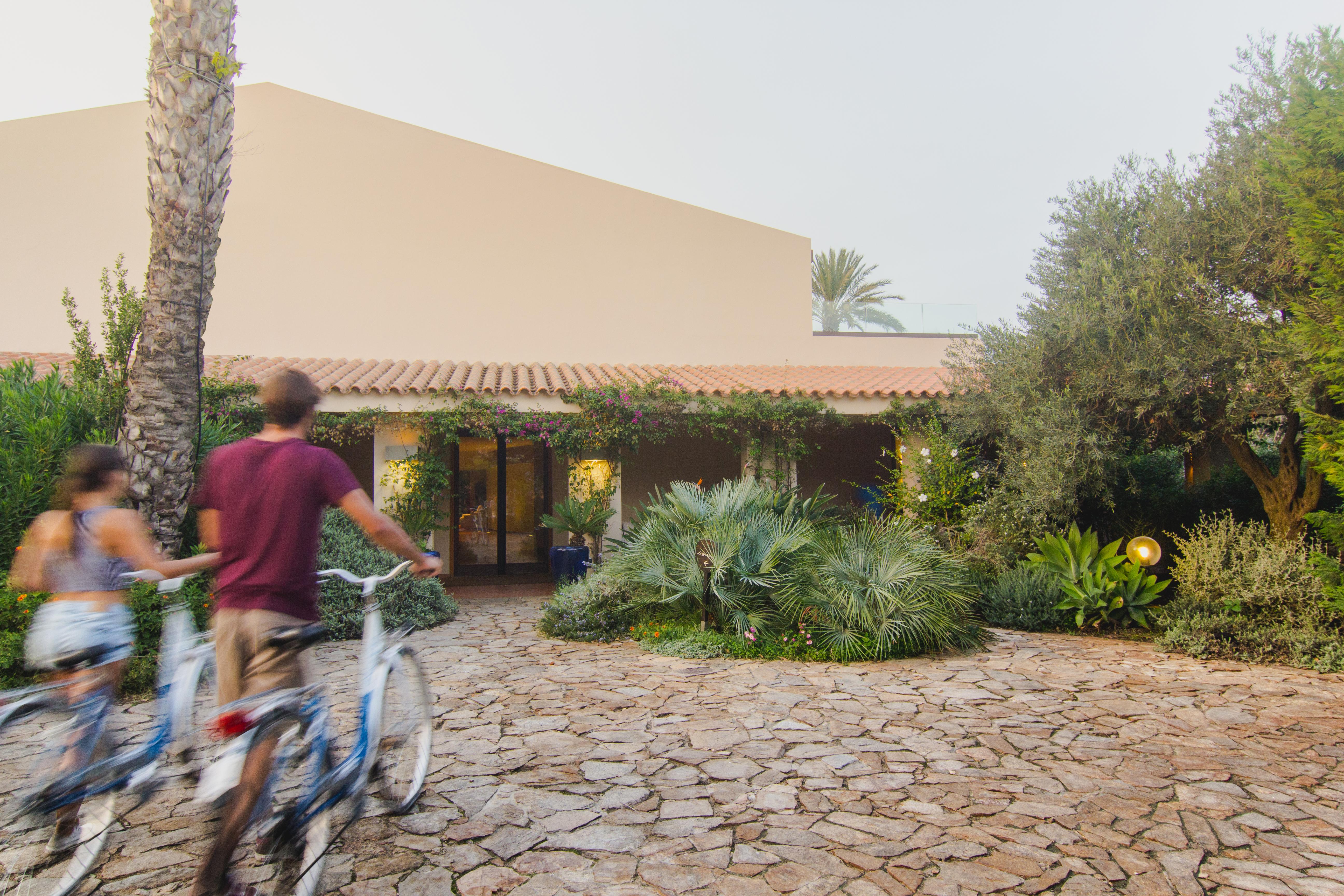 Hotel Aquadulci Chia Exterior photo