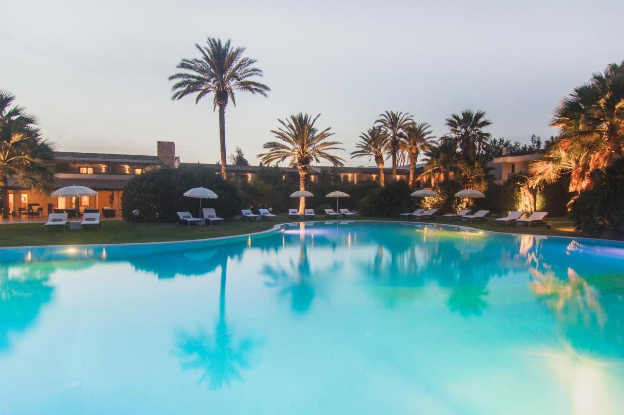 Hotel Aquadulci Chia Exterior photo